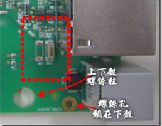 有人認(rèn)為電容旁邊已經(jīng)有螺絲將電路板固定于機(jī)殼上了，不應(yīng)該發(fā)生電路板彎曲的現(xiàn)象才對(duì)。
